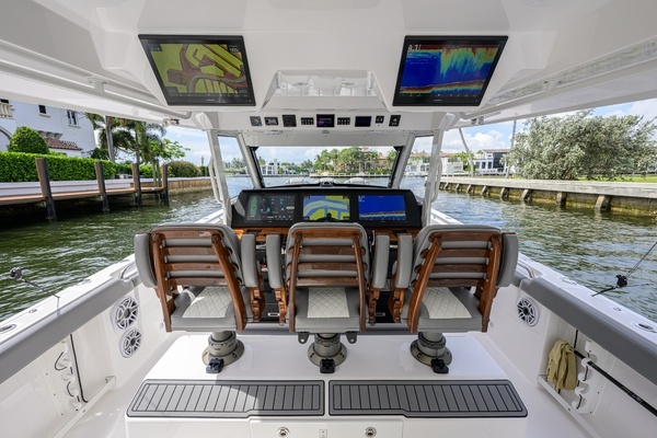 2023 Everglades 45
