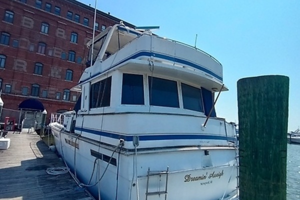Photo of the 1986 Chris-Craft Constellation 500 "Dreamin Aweigh"