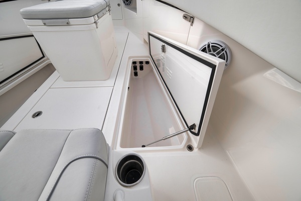 SeaVee 370Z Yacht For Sale