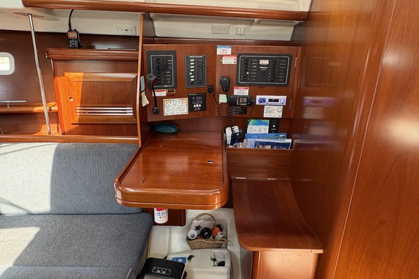 Day Of Air 37ft Beneteau Yacht For Sale