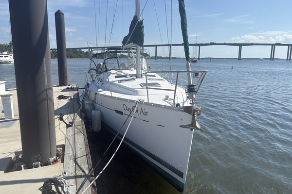 Photo of the 2006 Beneteau 373 "Day Of Air"