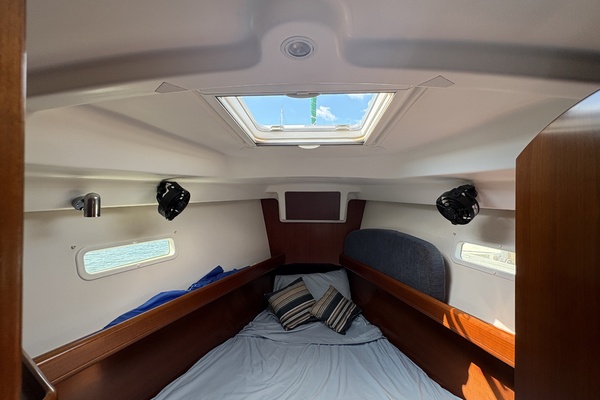 Day Of Air 37ft Beneteau Yacht For Sale
