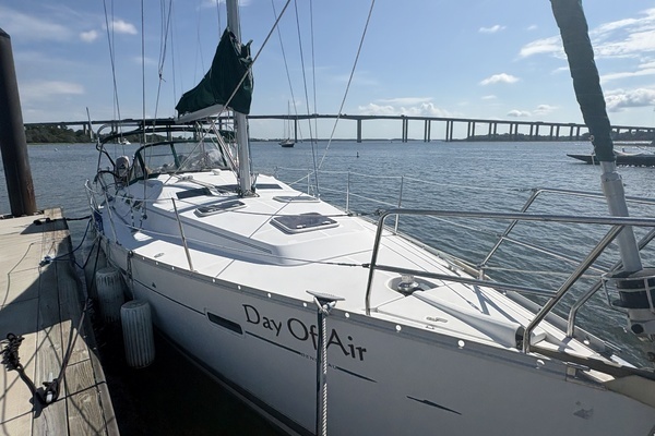 Photo of the 2006 Beneteau 373 "Day Of Air"