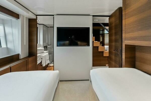 Custom Line 33 Navetta Yacht For Sale