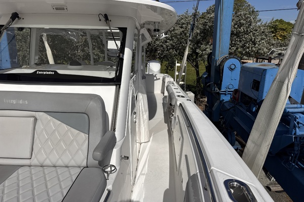 43ft Everglades Yacht For Sale