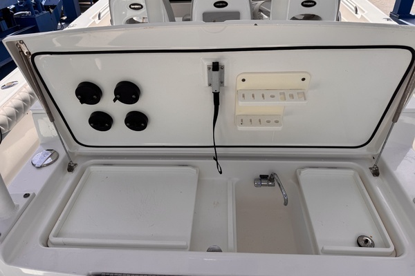 Everglades 435 CC Yacht For Sale
