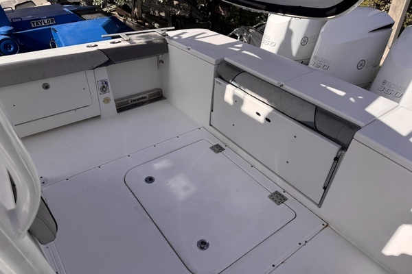 Everglades 435 CC Yacht For Sale