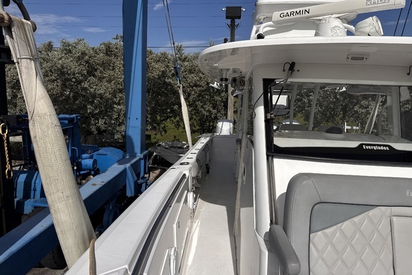 Everglades 435 CC Yacht For Sale