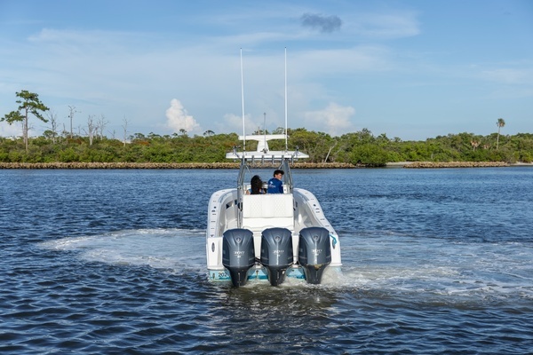2015 Invincible 36