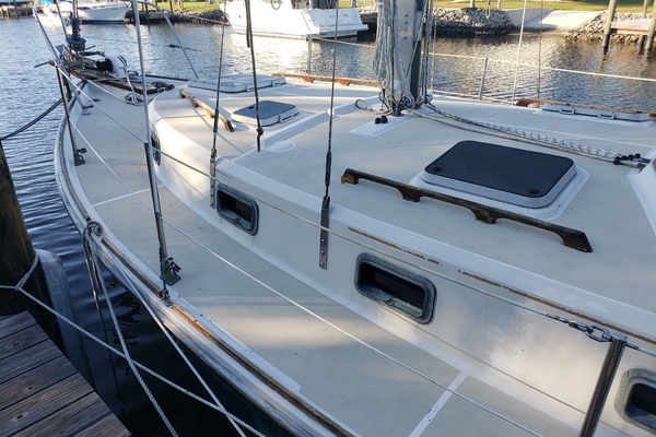 Mystic 31ft Cape Dory Yacht For Sale