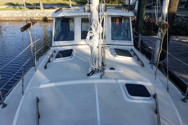 Mystic 31ft Cape Dory Yacht For Sale