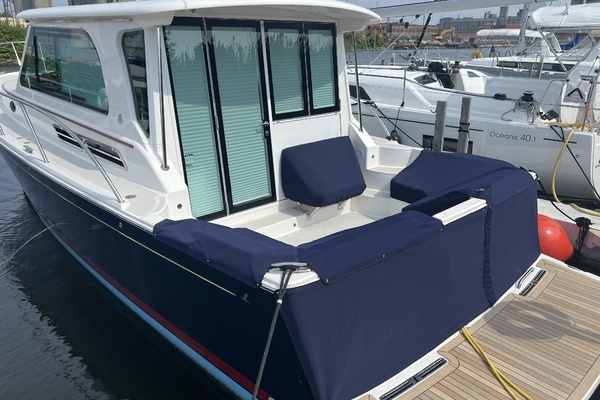 Back Cove 372 Yacht For Sale