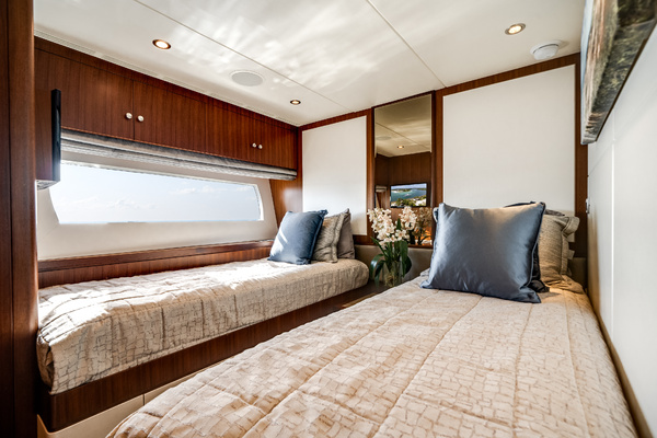 100ft Ocean Alexander Yacht For Sale