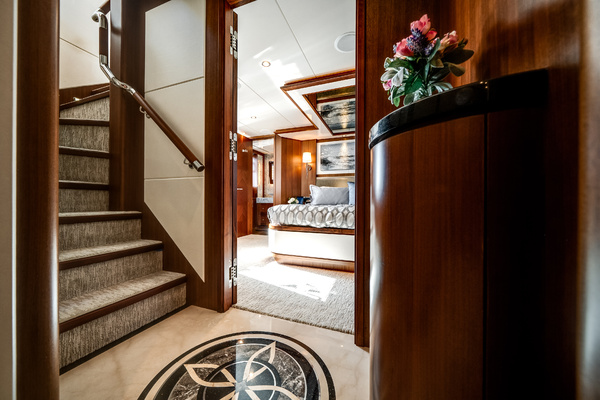 100ft Ocean Alexander Yacht For Sale