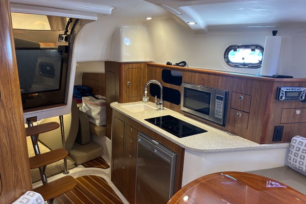 OG ERIN INION 34ft Pursuit Yacht For Sale