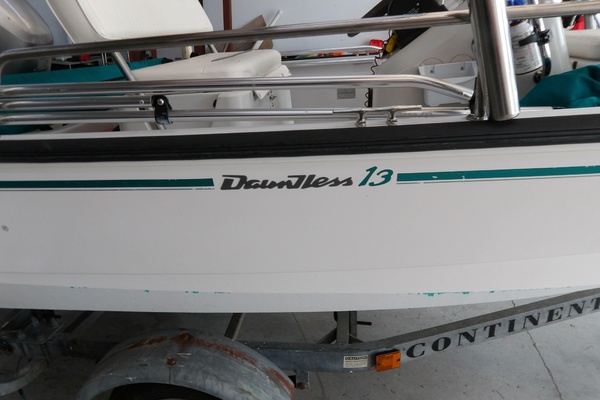 13ft Boston Whaler Yacht For Sale
