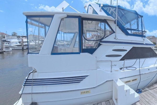 Photo of the 1988 Sea Ray 415 Aft Cabin