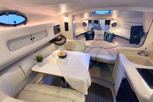 CHEERS 27ft Sea Ray Yacht For Sale