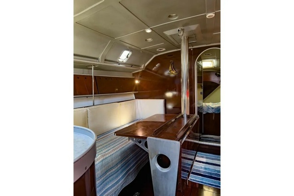 That s Not Ideal 38ft Beneteau Yacht For Sale