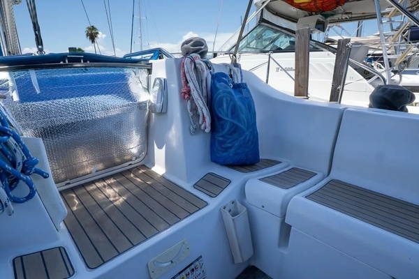 That s Not Ideal 38ft Beneteau Yacht For Sale