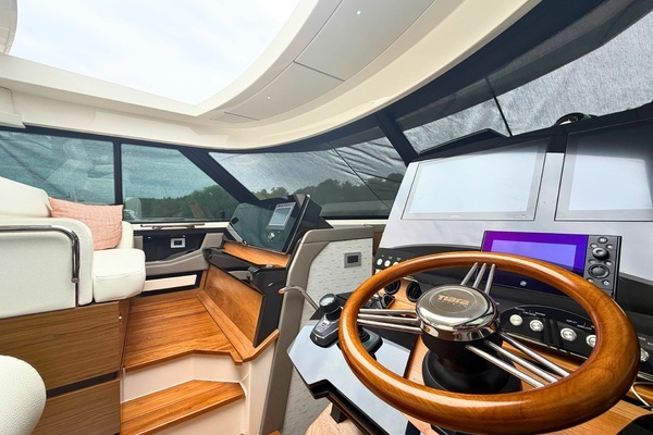 Tiara Yachts 48 LE Yacht For Sale
