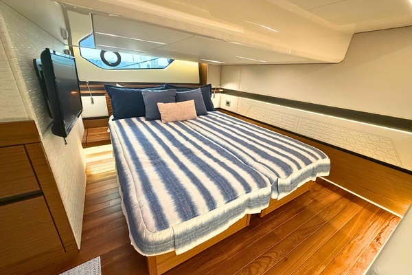 Tiara Yachts 48 LE Yacht For Sale