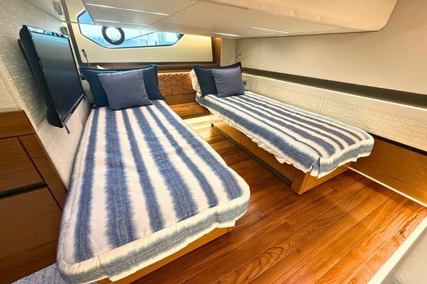 Tiara Yachts 48 LE Yacht For Sale