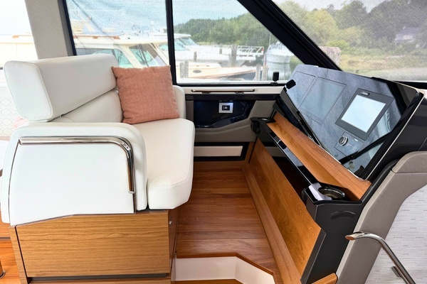 Tiara Yachts 48 LE Yacht For Sale