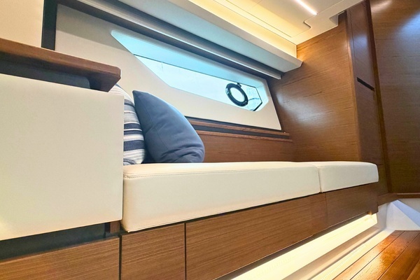Tiara Yachts 48 LE Yacht For Sale