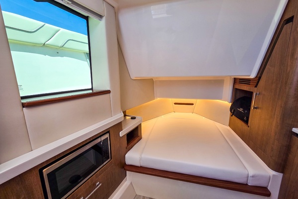 34ft Regal Yacht For Sale