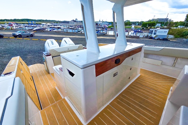 34ft Regal Yacht For Sale