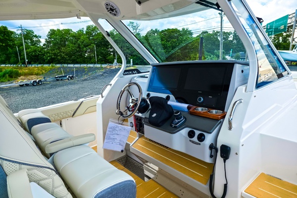 34ft Regal Yacht For Sale
