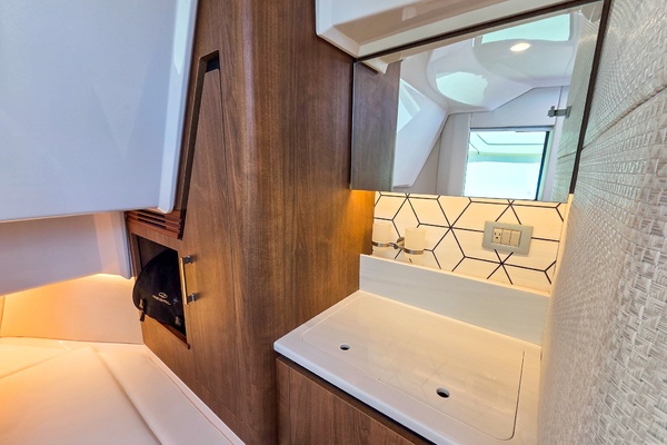 34ft Regal Yacht For Sale