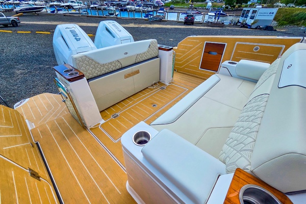 34ft Regal Yacht For Sale