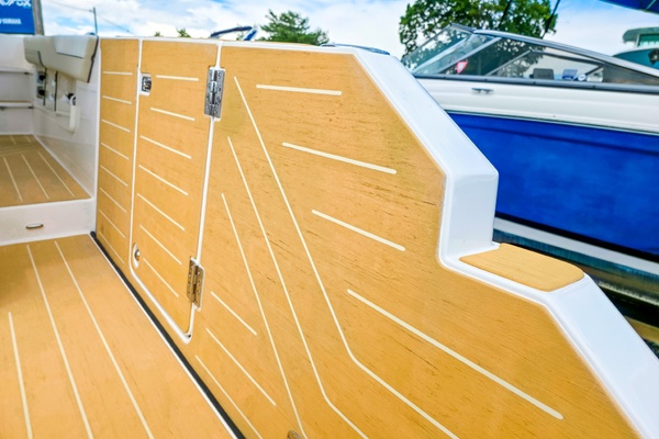 34ft Regal Yacht For Sale