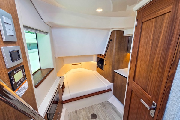 34ft Regal Yacht For Sale