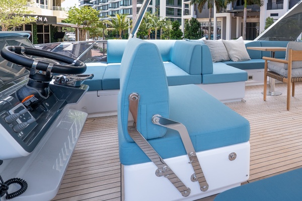 Helm Seat FWD