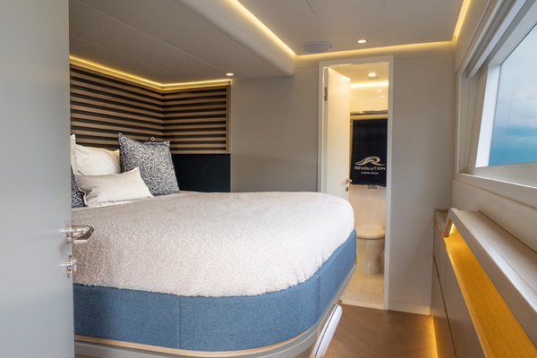 Port Aft Main Cabin