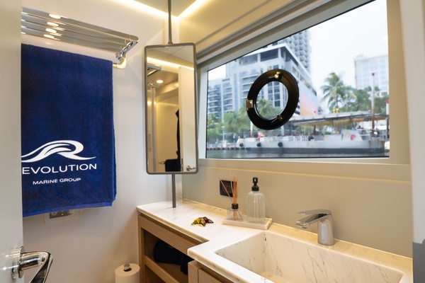 Aft Port Main Ensuite