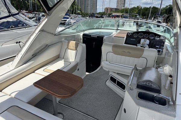 Just Right 31ft Sea Ray Yacht For Sale