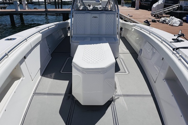 2013 Invincible 42