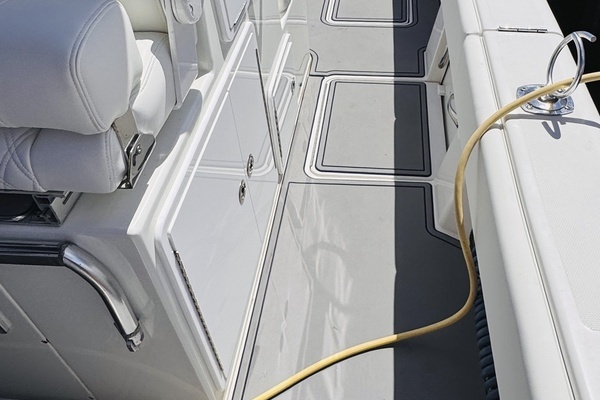 2013 Invincible 42