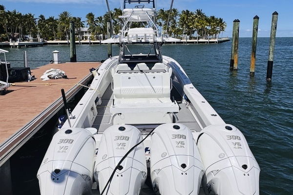 2013 Invincible 42