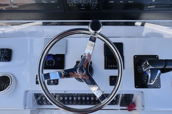 2013 Invincible 42