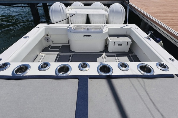 2013 Invincible 42