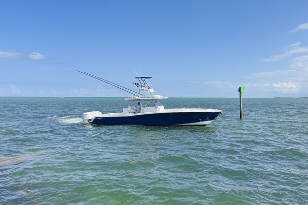 2013 Invincible 42