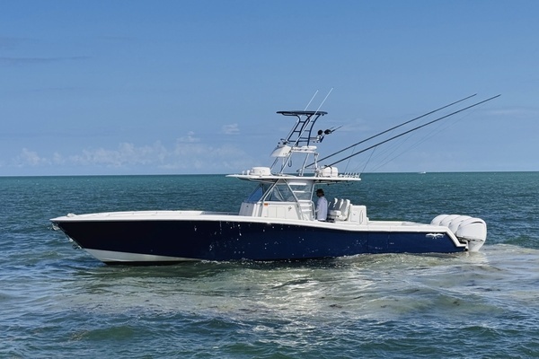 2013 Invincible 42