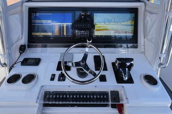 2013 Invincible 42