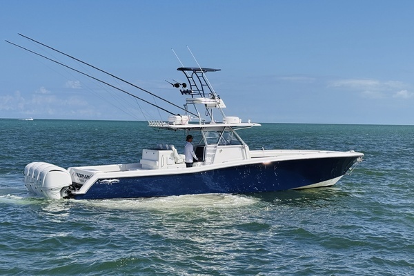 2013 Invincible 42