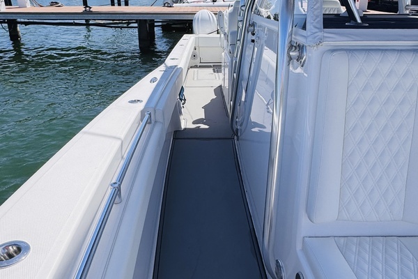 2013 Invincible 42